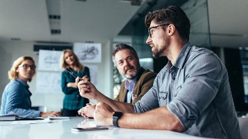 Informatique et R&D : des entreprises créatives pour surmonter les difficultés de recrutement
